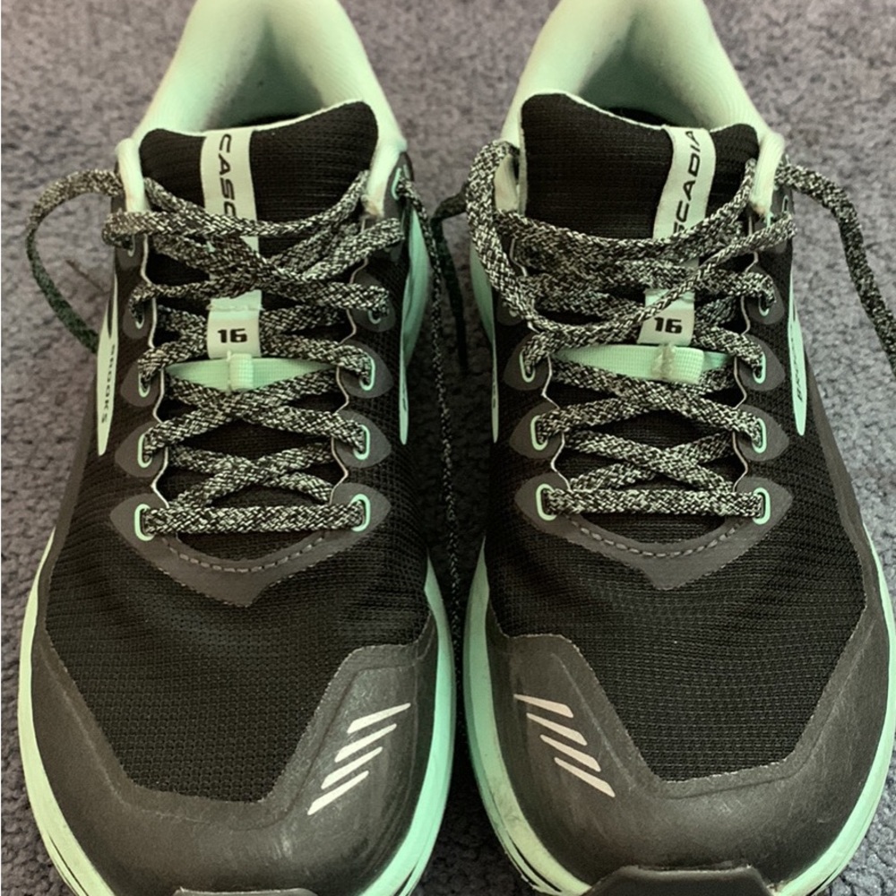 Brooks Cascadia 16 Trail Running Shoes 💙